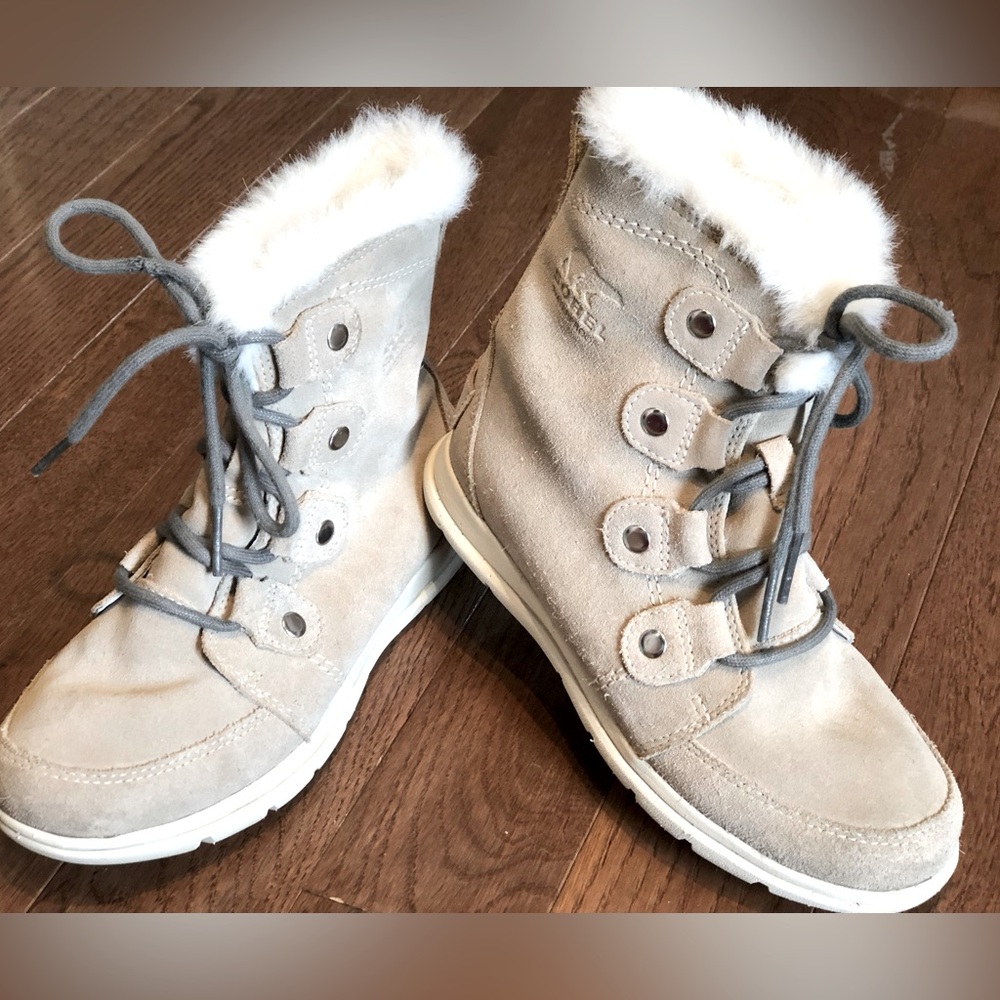 SOREL s6 suede boots Faux fur trim Very warm Only worn a couple times Waterproof - Picture 1 of 9
